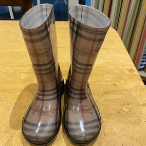 Burberry kids boots. Size 33/34 (2-3).